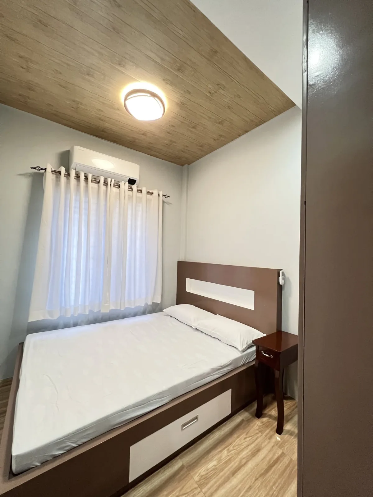 Bedroom, window side