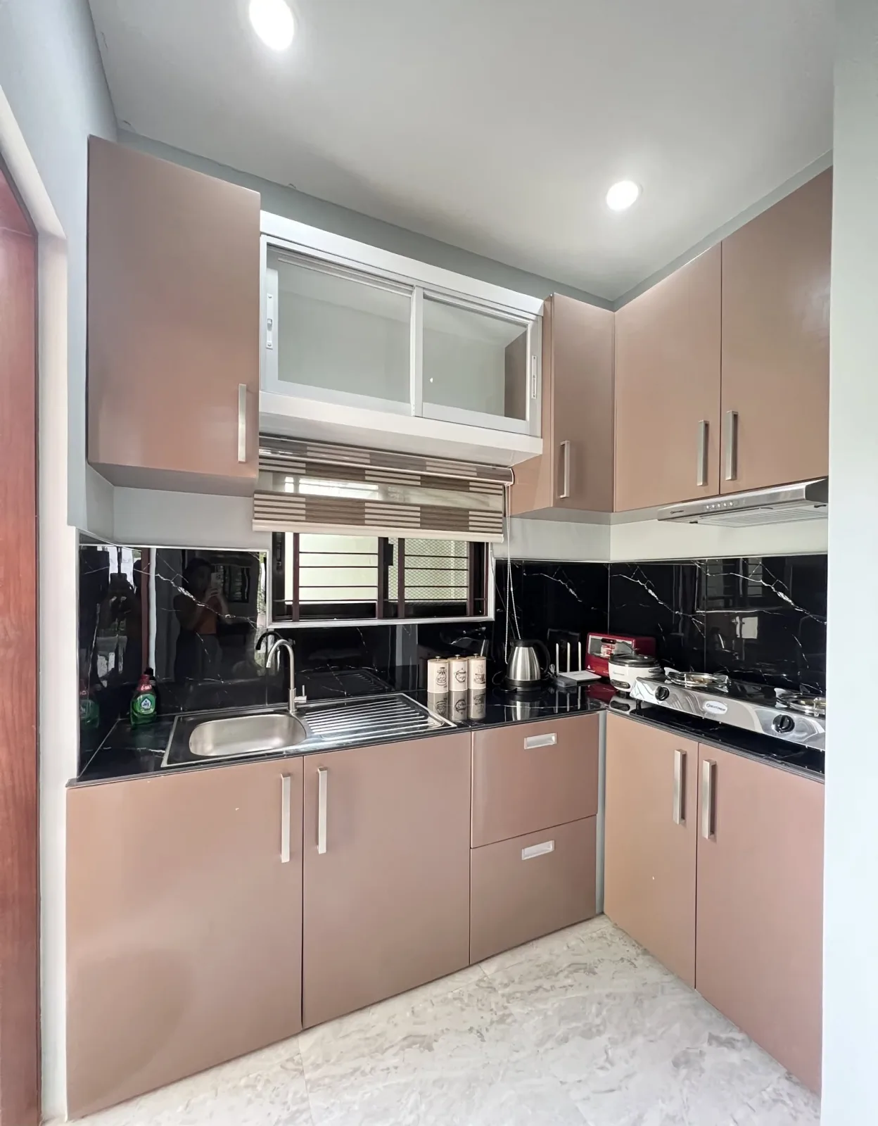 Full kitchen